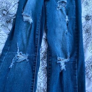 super cute jeans w/ rips